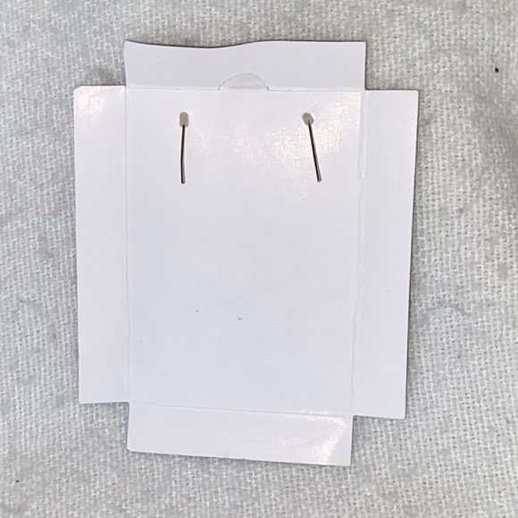 ✨NWOT✨ Avon Gold “Leaf” Dangle Earrings✨ - Picture 5 of 7